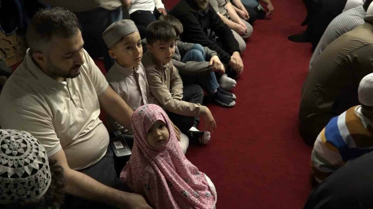 Bursa’da bayram coşkusu! Camiler doldu taştı 6 bursada bayram coskusu camiler doldu tasti 95002963c7ce