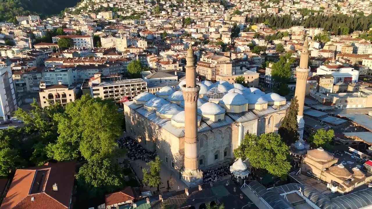 Bursa’da bayram coşkusu! Camiler doldu taştı 7 bursada bayram coskusu camiler doldu tasti be4944af7484