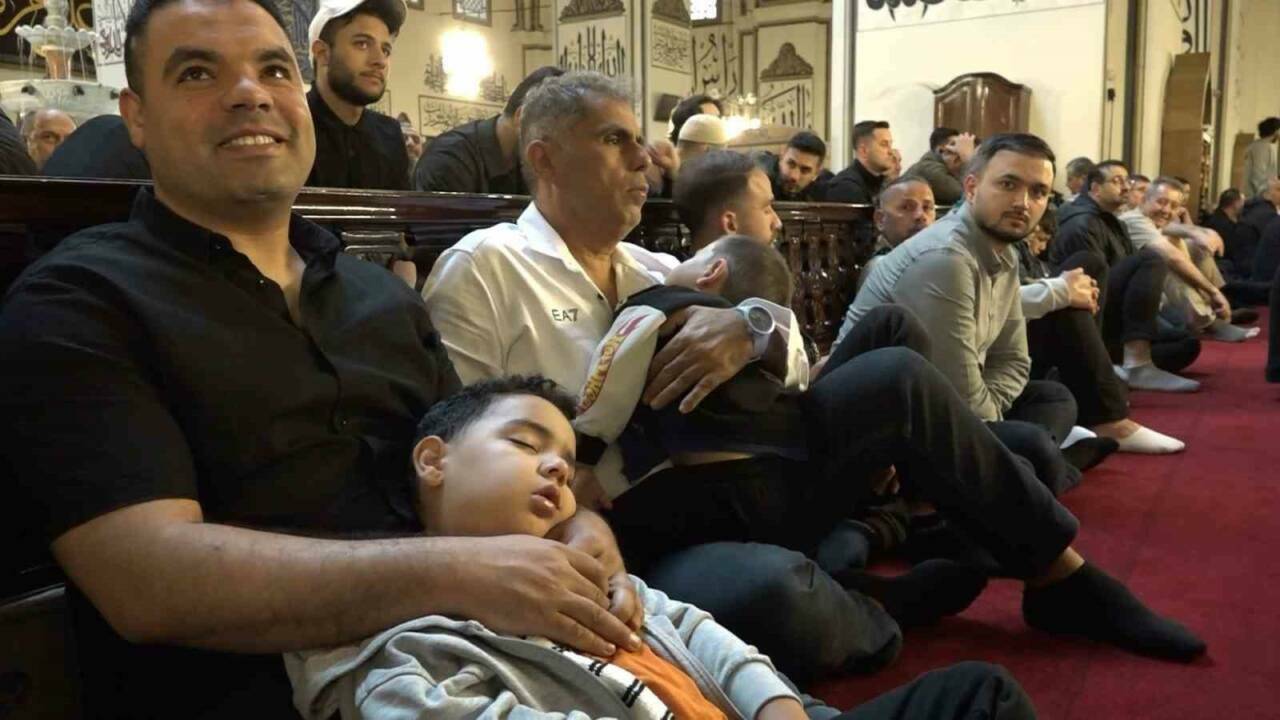Bursa’da bayram coşkusu! Camiler doldu taştı 2 bursada bayram coskusu camiler doldu tasti d66361bc0432