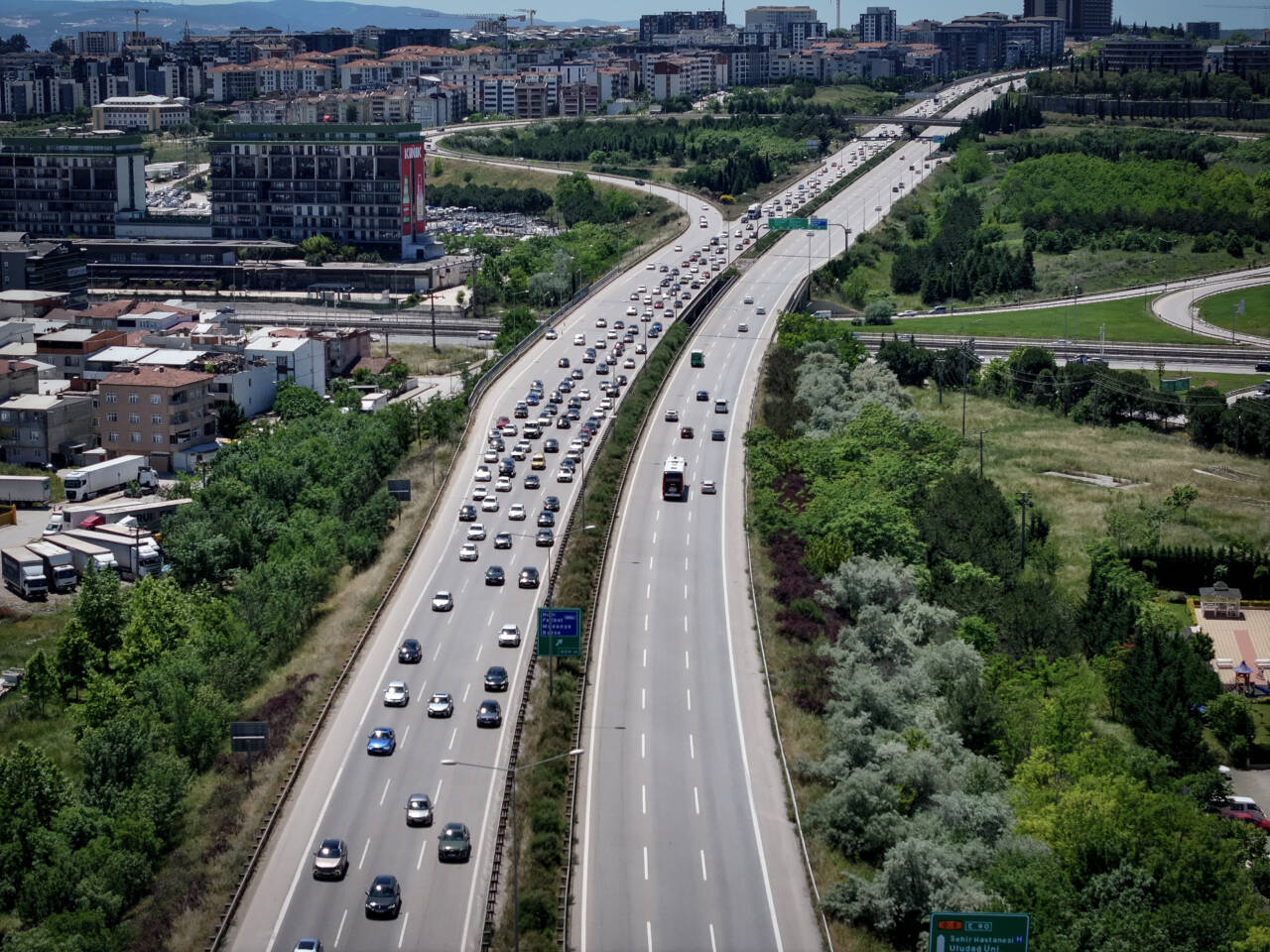 Kurban Bayramı tatili dolayısıyla İstanbul-İzmir Otoyolu'nun Bursa kesiminde akıcı yoğunluk