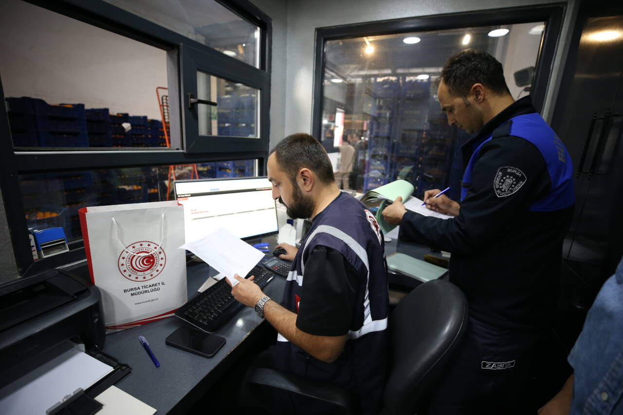 Bursa'da bayram öncesi sıkı denetim! Terminal ve hâl mercek altında 2 bursada bayram oncesi siki denetim terminal ve hl mercek altinda db5a49dba1fd