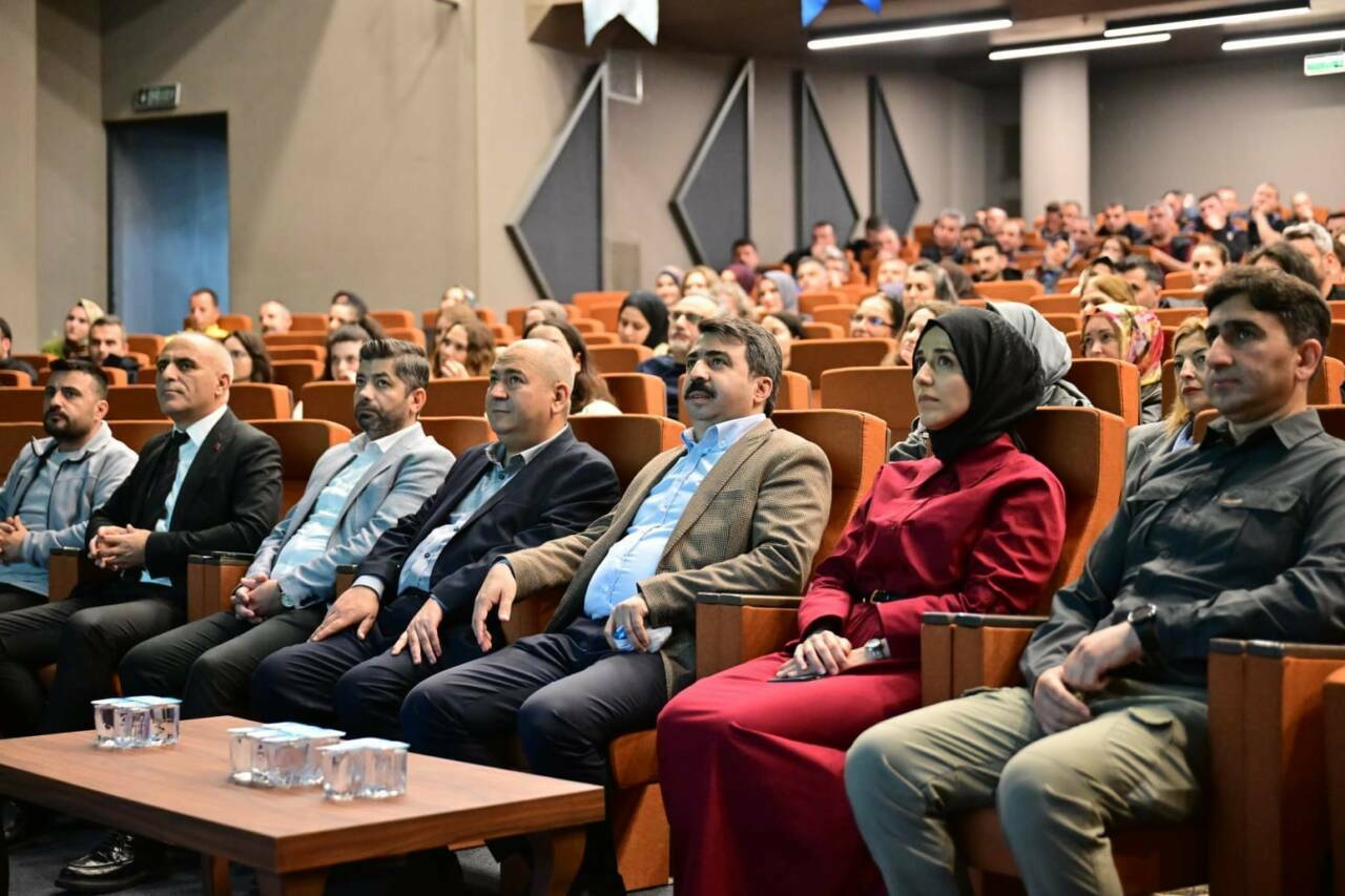 Bursa'da belediye personeline yapay zeka eğitimi 2 bursada belediye personeline yapay zeka egitimi 16d6d4c36992