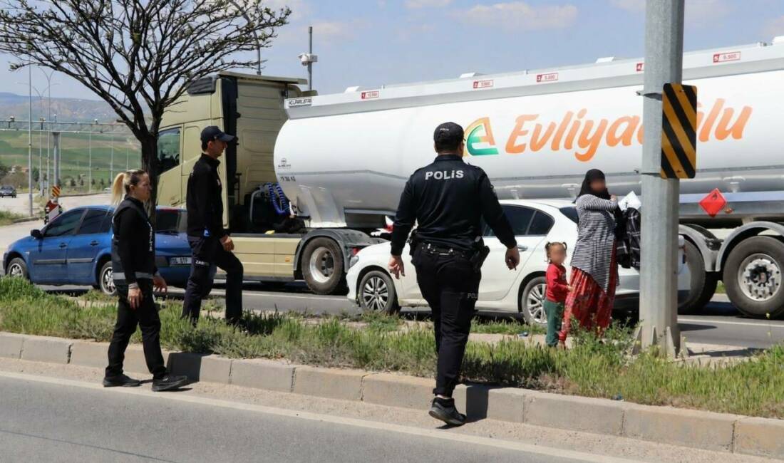 Bursa’da çocukları böyle sömürüyorlar! Emniyetten yeni ceza açıklaması Toplumun yardımseverlik, acıma duygularını daha kolay ve çok etkilediğinden çocukları
