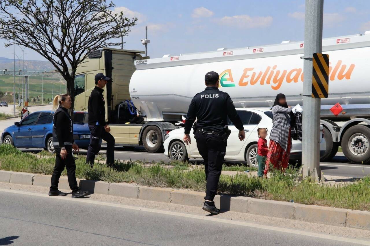 Bursa'da çocukları böyle sömürüyorlar! Emniyetten yeni ceza açıklaması 1 bursada cocuklari boyle somuruyorlar yeni cezalar yolda 93f85d84cc97