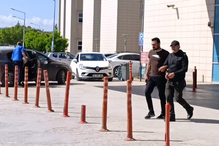 Bursa’nın İnegöl ilçesinde eski eşinin yaşadığı eve benzin dolu şişeyi