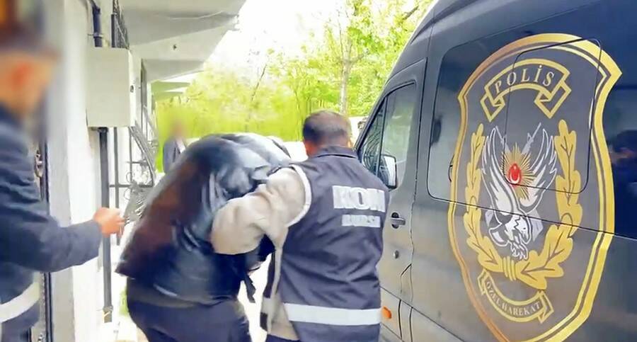 Bursa'da dev operasyon! Tefeci çetesi çökertildi 3 bursada dev operasyon tefeci cetesi cokertildi d5161b3c1b8b
