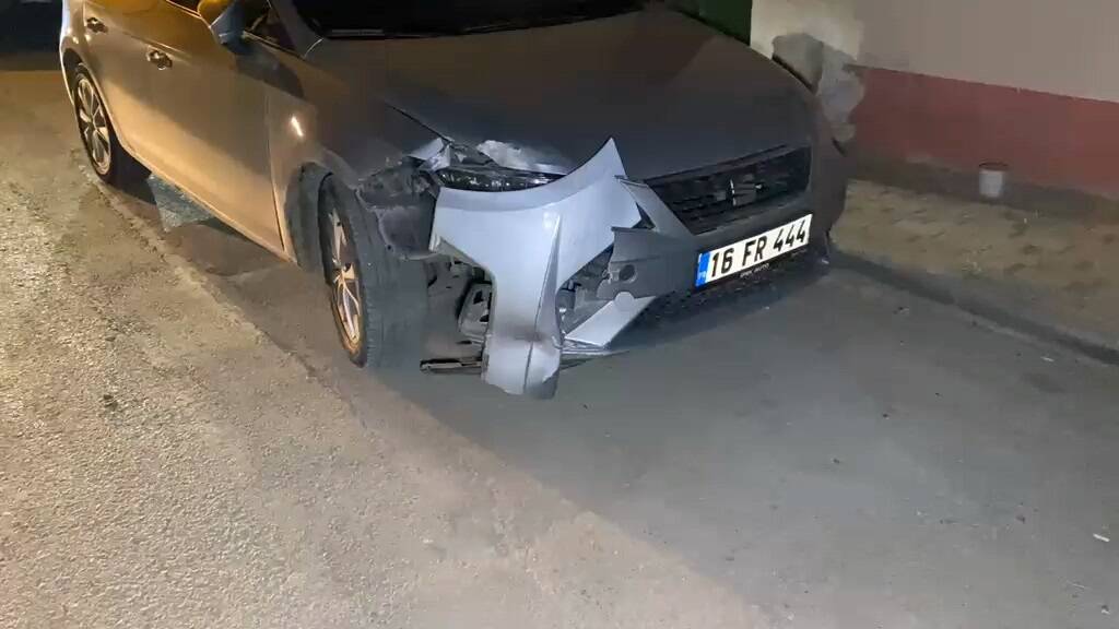 Bursa’da direksiyon başında fenalaşınca… Ortalık savaş alanına döndü Bursa'nın İnegöl ilçesinde seyir halindeyken rahatsızlanan sürücünün kontrolünden çıkan otomobil,