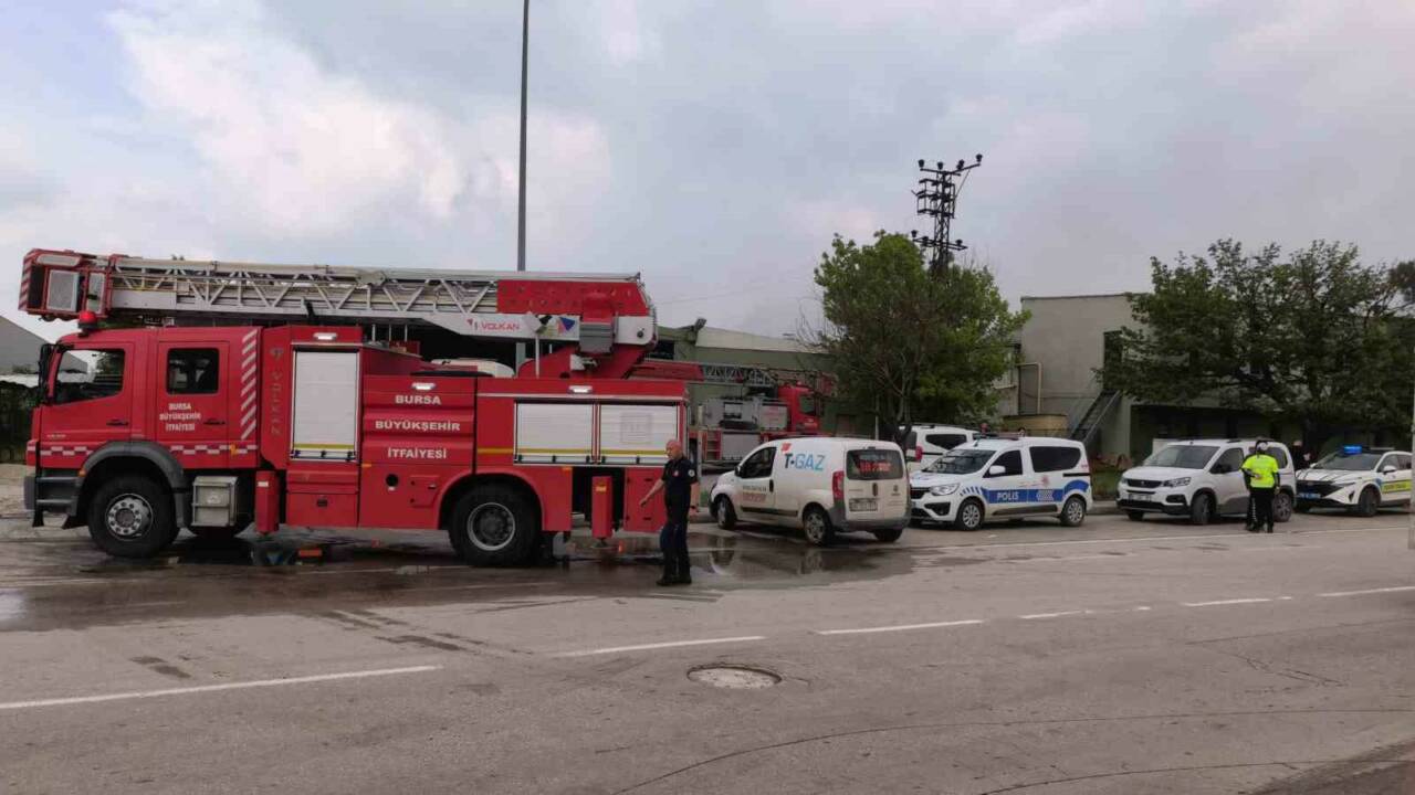 Bursa’da fabrika yangını 1 bursada fabrika yangini 32bef235b000