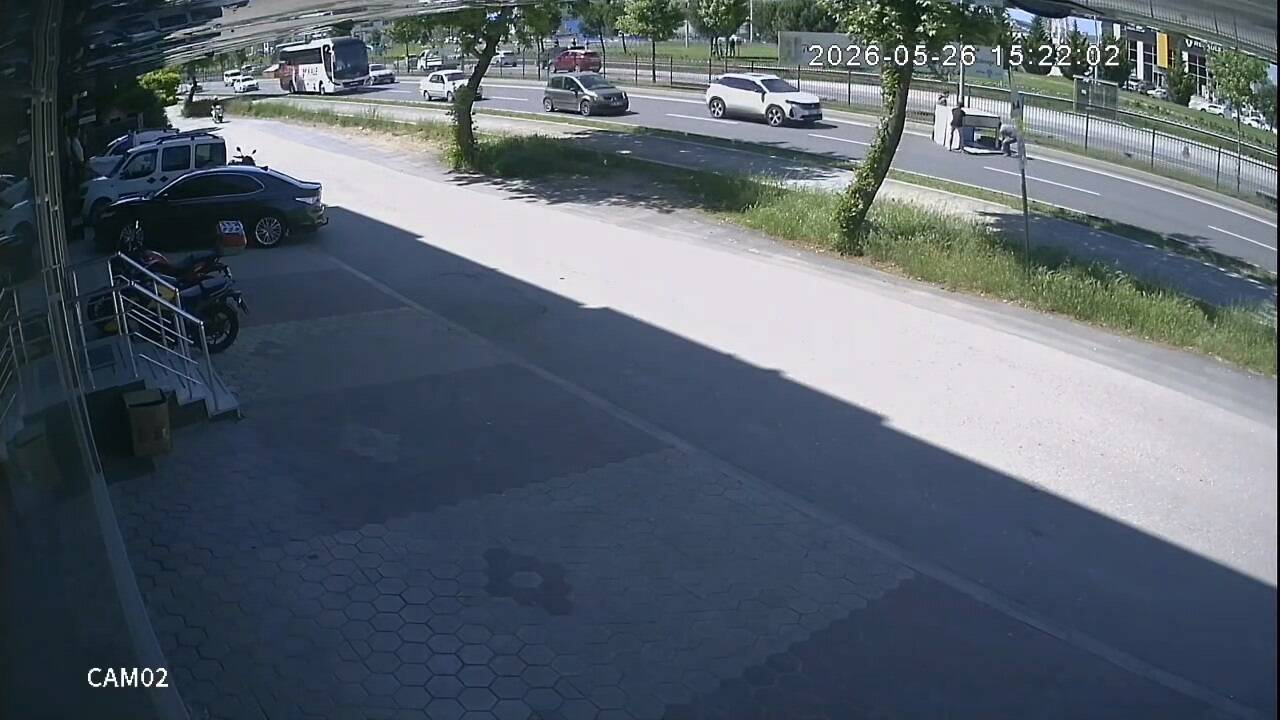 Bursa'da facia ucuz atlatıldı! O anlar kamerada 4 bursada facia ucuz atlatildi o anlar kamerada 391a307d0f76