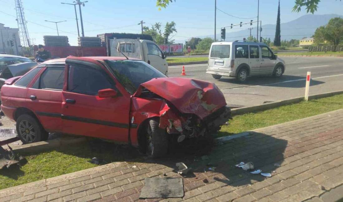 Bursa’da 4 aracın karıştığı feci kaza! 1 ölü 4 yaralı… Bursa’nın Orhangazi ilçesinde sabah saatlerinde meydana gelen trafik kazasında 1