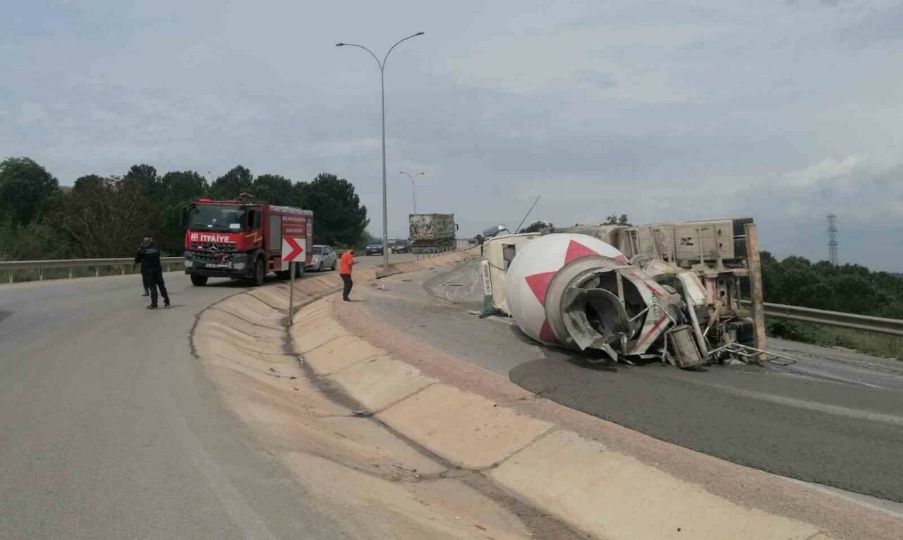 bursada feci kaza beton mikseri devrildi 51a5571b9145