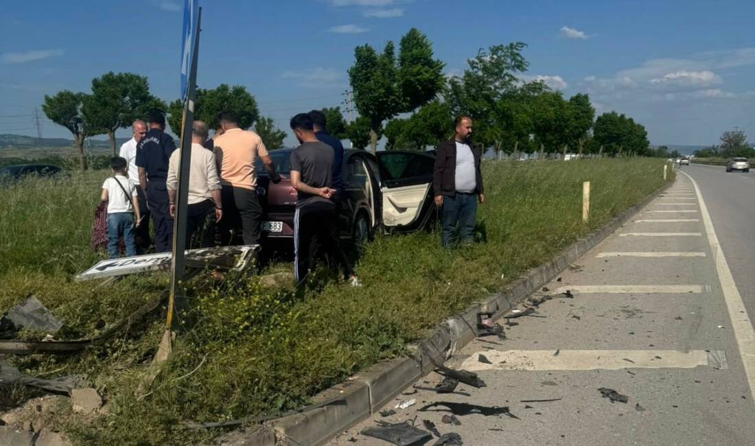 Bursa’nın Yenişehir ilçesinde iki otomobilin çarpışması sonucu meydana gelen kazada