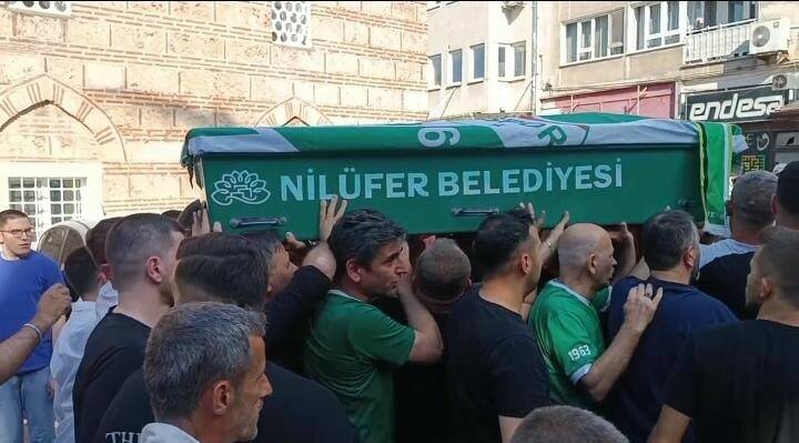 Bursa'da kazada hayatını kaybetmişti! Ertuğ Toker son yolculuğuna uğurladı 2 bursada feci kazada hayatini kaybetmisti ertug toker son yolculuguna ugurladi c9e20894426a