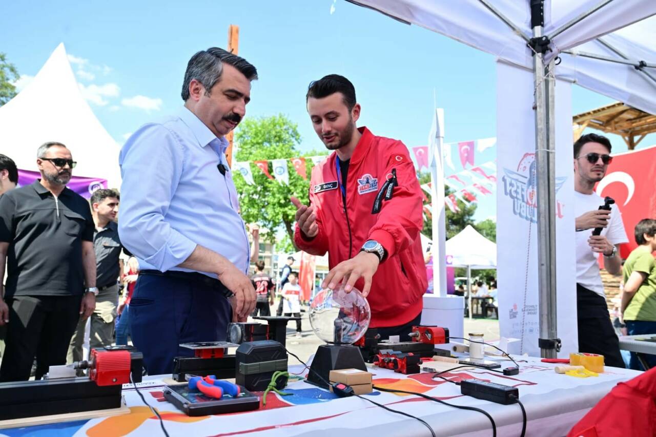 Bursa'da gençler bu festivalde buluştu 7 bursada gencler bu festivalde bulustu 7279fa969c7c