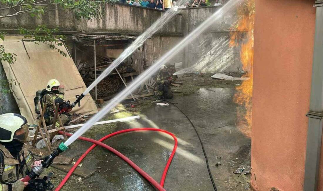 Bursa’da hastane yakınında yangın paniği! Bursa’da hastane yakınında bulunan bir ikamette iddiaya göre doğalgaz sebebiyle