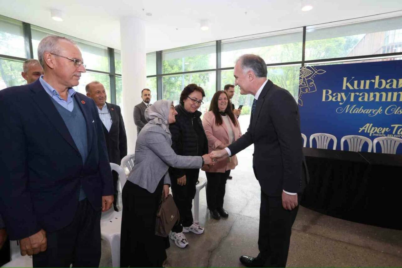 Bursa'da İnegöl protokolü bayramlaştı 3 bursada inegol protokolu bayramlasti 03fa044dc594