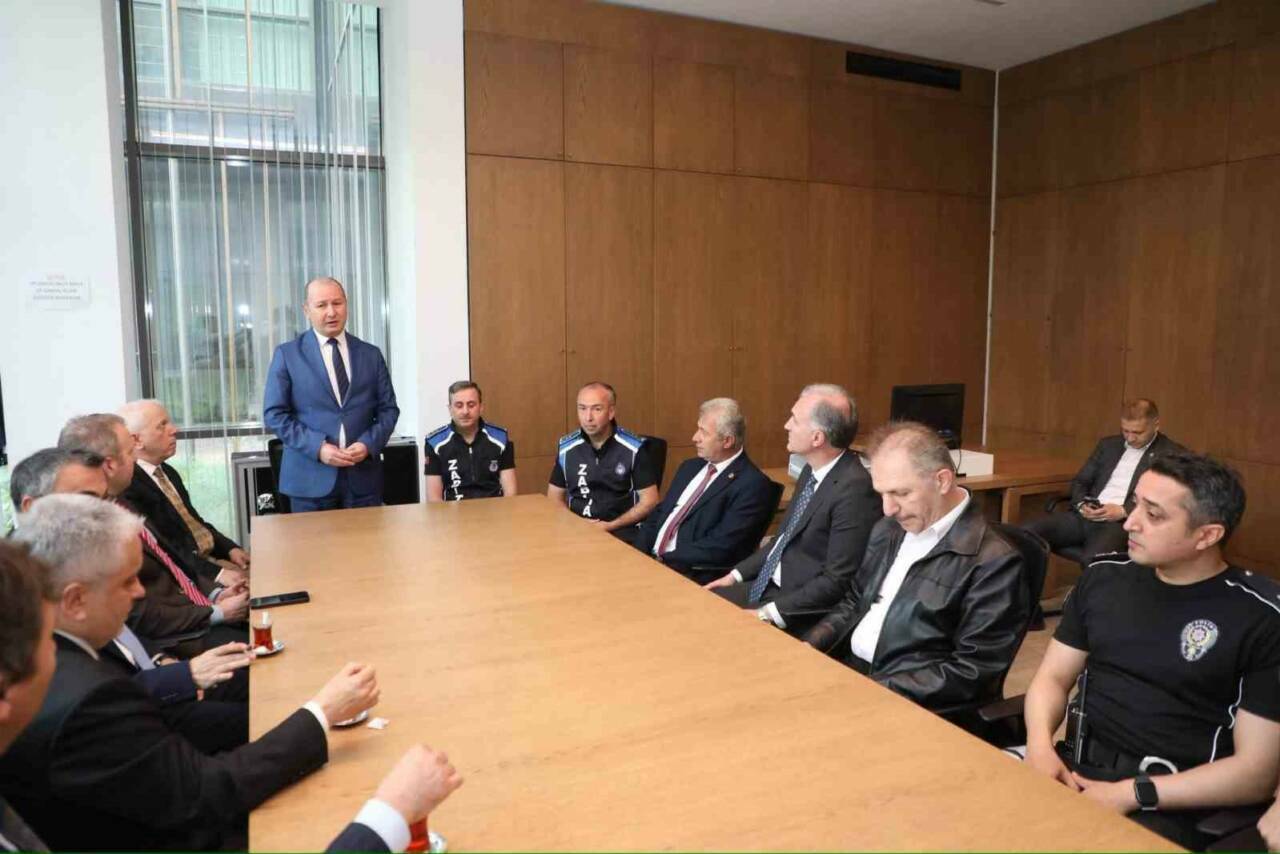 Bursa'da İnegöl protokolü bayramlaştı 6 bursada inegol protokolu bayramlasti 0c00f18c089a