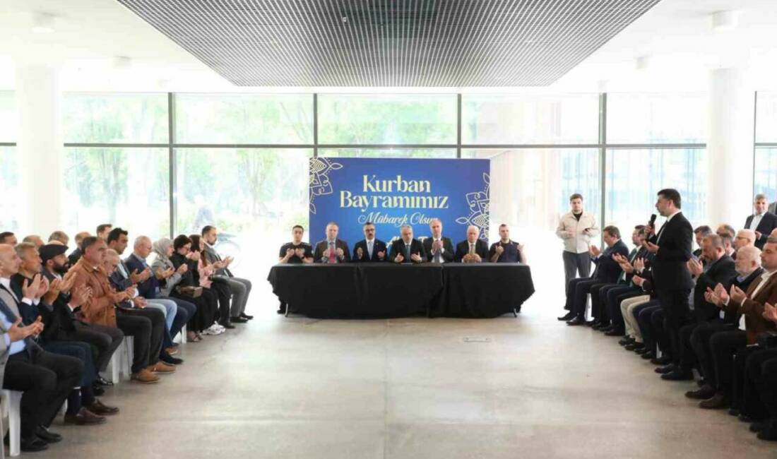 Bursa’da İnegöl protokolü bayramlaştı İnegöl’de Kurban Bayramı öncesi protokol bayramlaşma töreni son mesai gününde