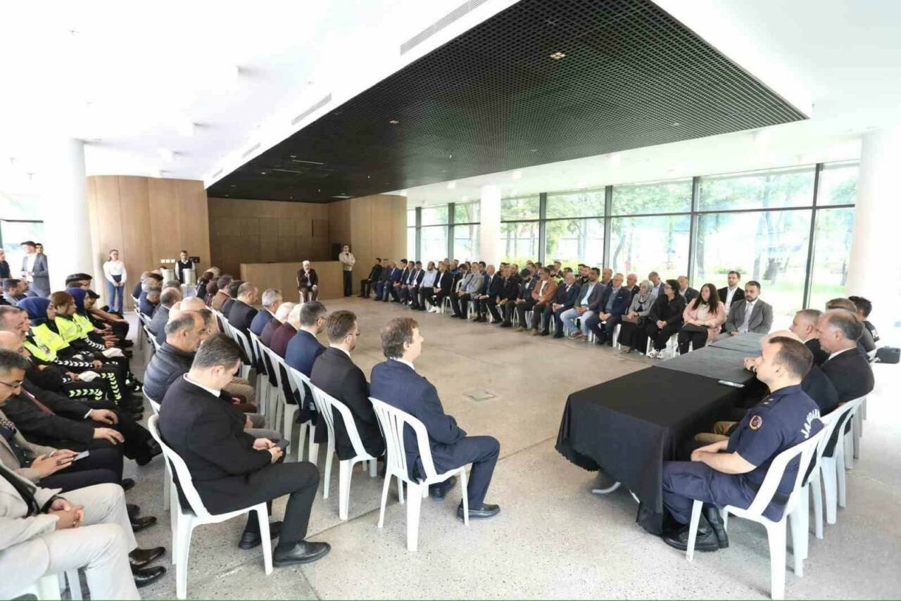 Bursa'da İnegöl protokolü bayramlaştı 4 bursada inegol protokolu bayramlasti e5ea48cf80e5