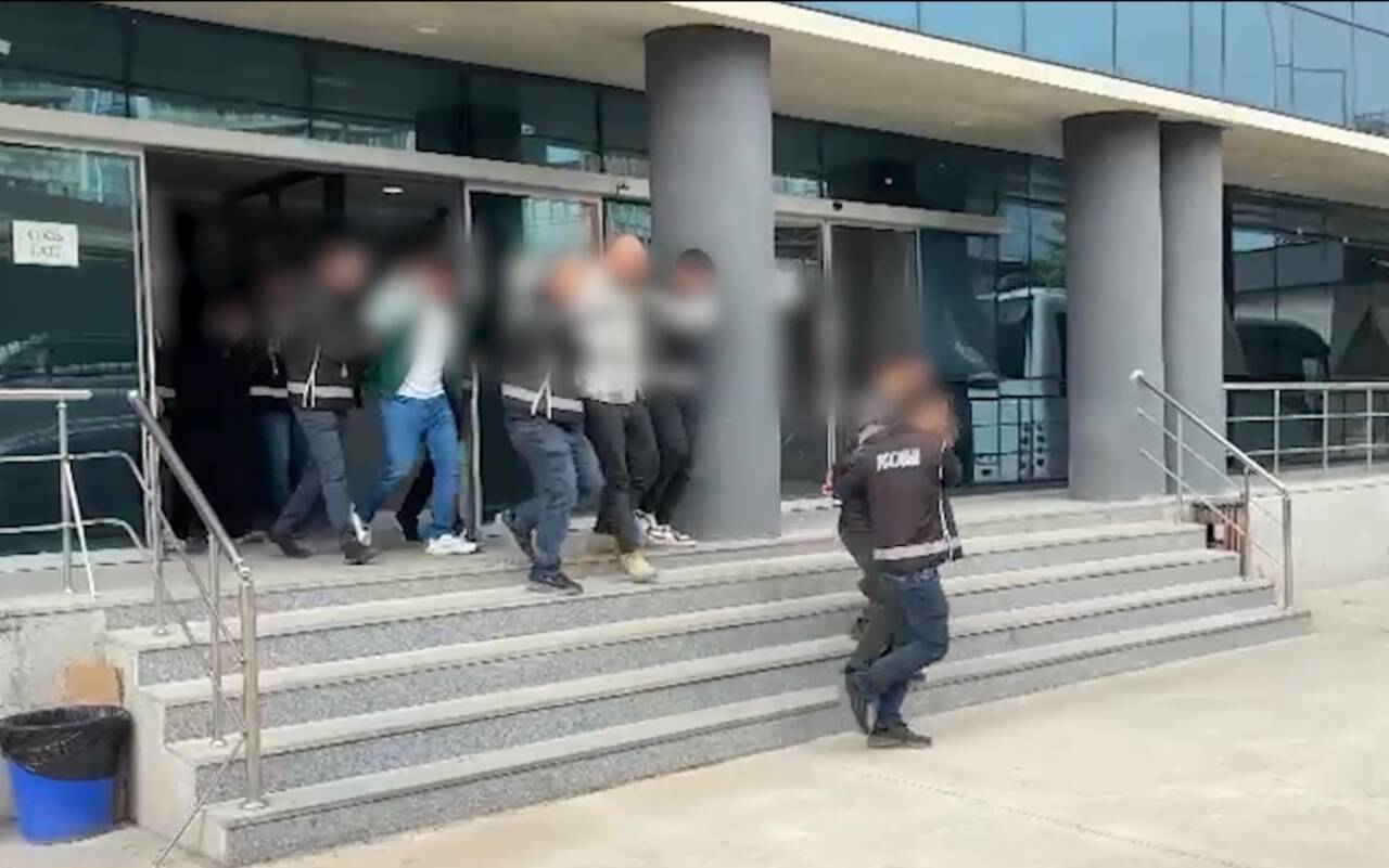 Bursa'da iş insanlarına zorla çek imzalatan suç örgütüne operasyon 7 bursada is insanlarina zorla cek imzalatan suc orgutune operasyon a68aa235831e