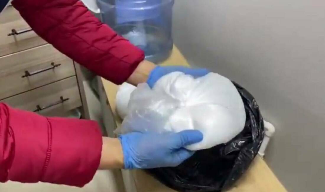 Bursa’da işyerinde uyuşturucu bulunan kişi tutuklandı Bursa’da jandarma ekiplerinin bir işyerine düzenlediği operasyonda, 2 kilo 355