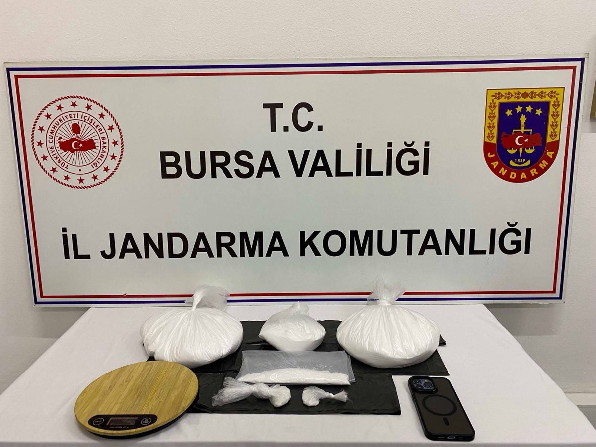 Bursa'da işyerinde uyuşturucu bulunan kişi tutuklandı 2 bursada isyerinde uyusturucu bulunan kisi tutuklandi d87f7c39fe5c