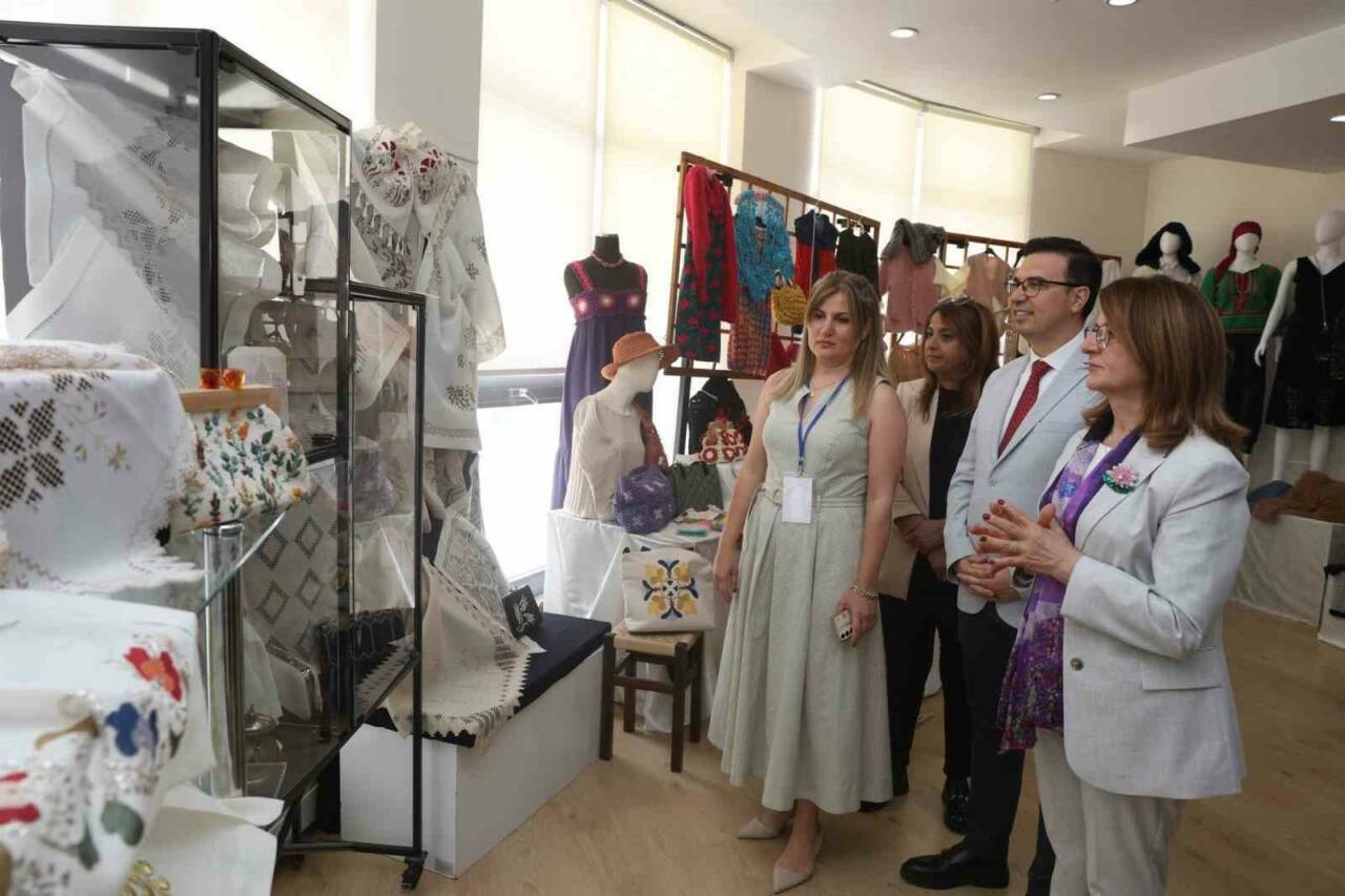 Bursa'da kadınlar yeteneklerini sergiledi 3 bursada kadinlar yeteneklerini sergiledi 3203f2dc1962