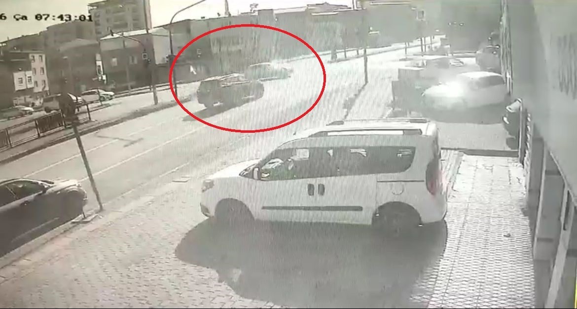 Bursa'da kavşakta kaza 1 bursada kavsakta kaza 84d0a0af29fe
