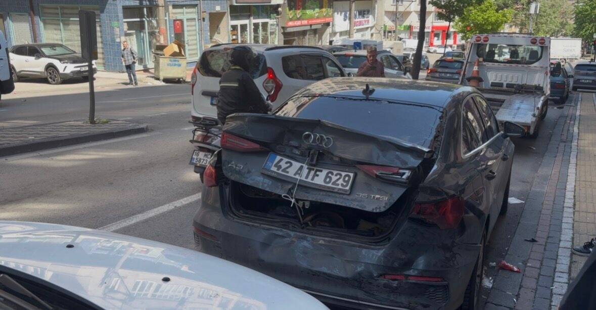 Bursa'da korkunç kaza: Ortalık savaş alanına döndü 3 bursada korkunc kaza 6 araca carpti 5b08987f07b5