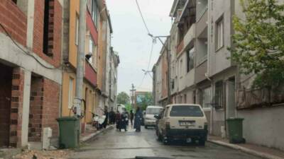Bursa’nın İnegöl ilçesinde ikinci kattaki evlerinin balkonundan düşen kadın ağır