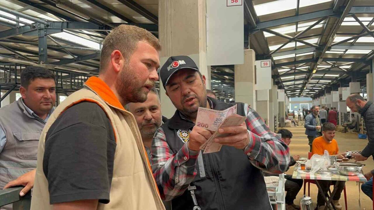 Bursa'da kurbanlık pazarında güldüren anlar 4 bursada kurbanlik pazarinda gulduren anlar 4929c163d8c4