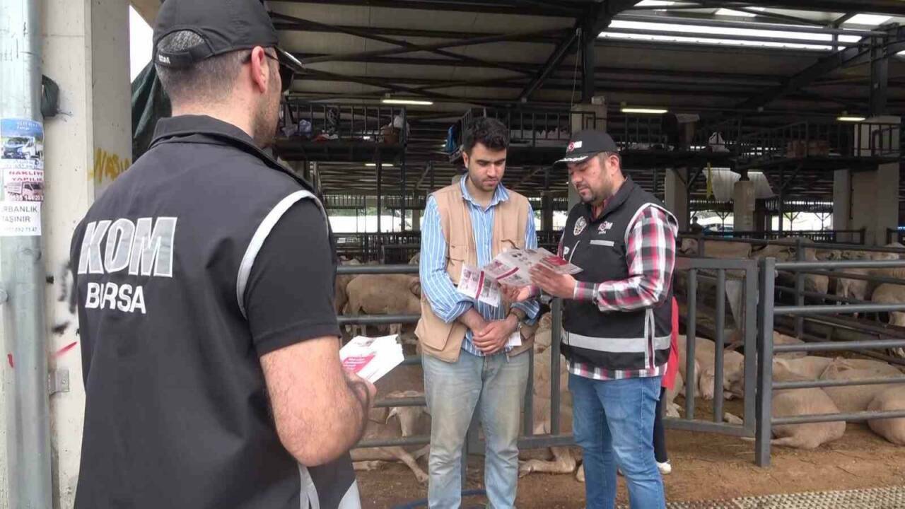 Bursa'da kurbanlık pazarında güldüren anlar 1 bursada kurbanlik pazarinda gulduren anlar 7a7854e56441
