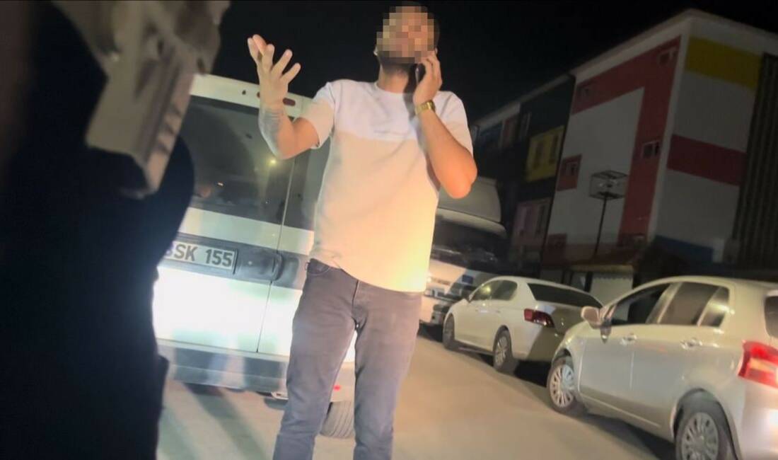 Bursa’da gece saatlerinde anayol üzerindeki uygulama noktasını gören araç sürücüsü,