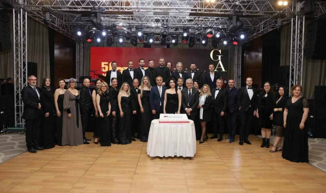 Bursa’da mesleğin duayeni içmimarlara ödül İçmimarlar Odası Bursa Şubesi, ‘İçmimarlar Günü’ dolayısıyla sanatçı Hande Ünsal’ın