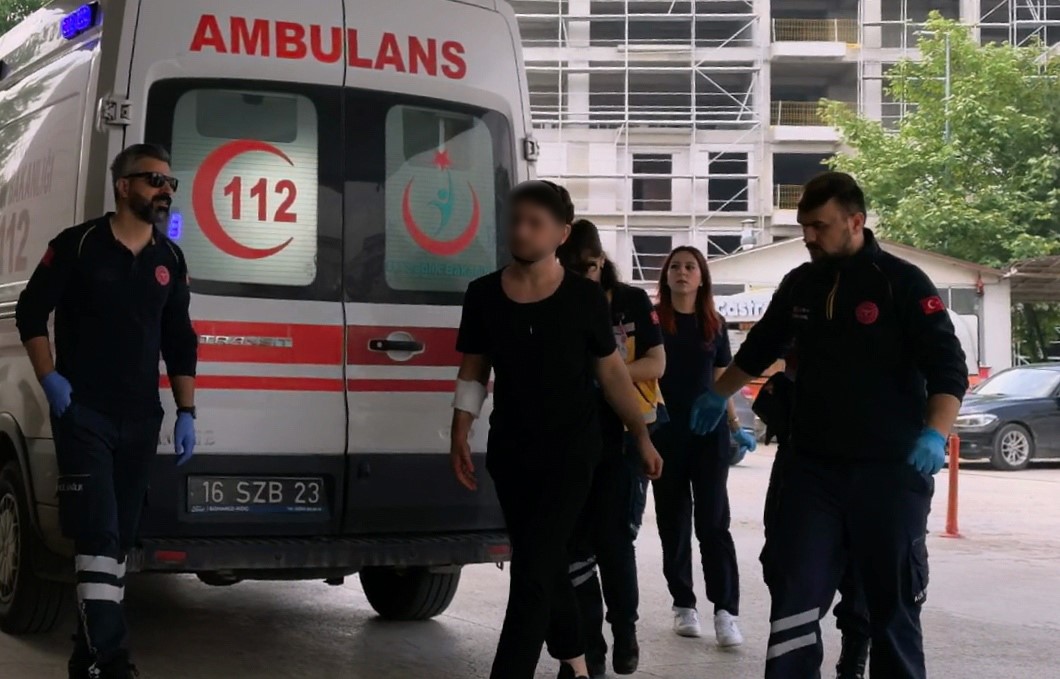 Bursa'da meyve keserken kanlar içinde kaldı 1 bursada meyve keserken kanlar icinde kaldi 138e07c1c09d