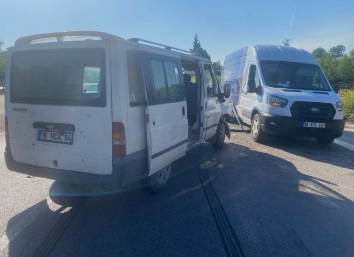 Bursa’da minibüsler çarpıştı! Çok sayıda yaralı var… Bursa’nın İnegöl ilçesinde meydana gelen kazada 2 minibüs çarpıştı: 4
