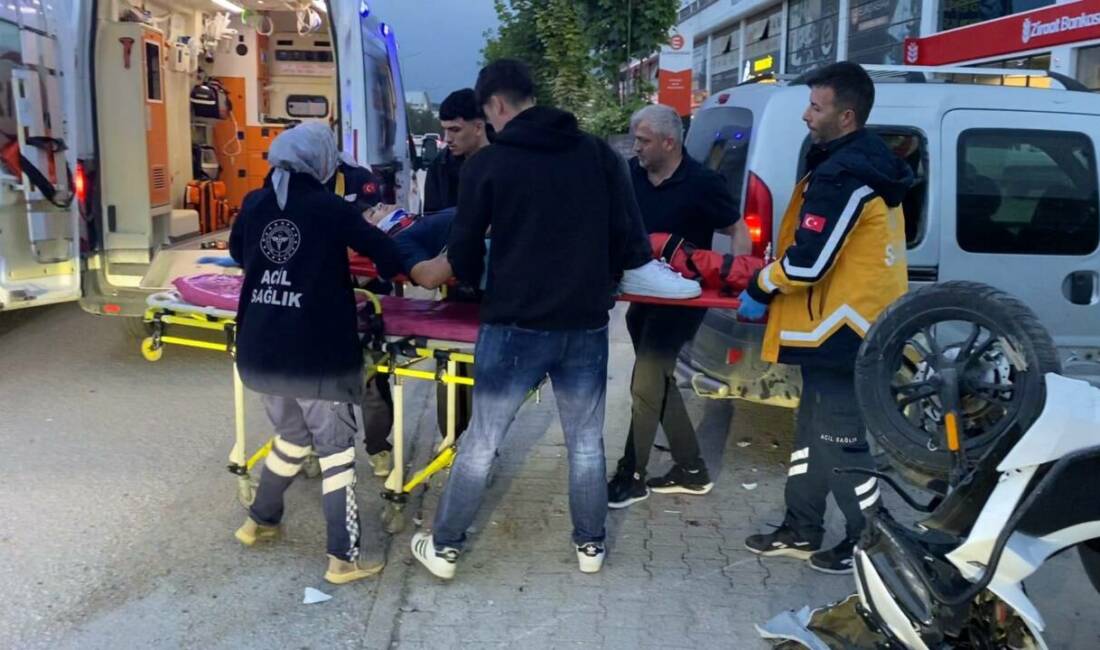 Bursa’da feci kaza Bursa’nın İnegöl ilçesinde hafif ticari araca çarpan motosikletteki 2 kişi