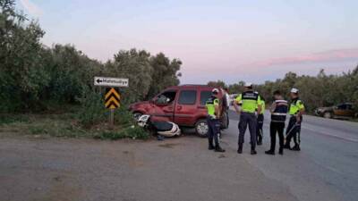 Bursa’nın İznik ilçesinde motosiklet ile hafif ticari aracın çarpıştığı kazada