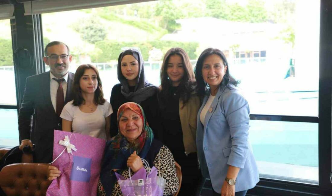 Bursa’da ‘Nesiller Buluşuyor’ projesi Anneler Günü programıyla taçlandı Yıldırım Kaymakamlığı tarafından, Yıldırım Ticaret Mesleki ve Teknik Anadolu Lisesi