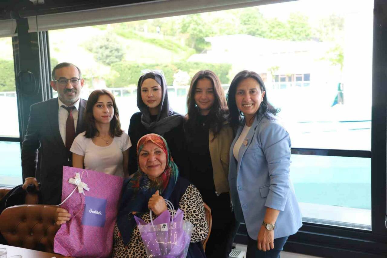 Bursa'da ‘Nesiller Buluşuyor’ projesi Anneler Günü programıyla taçlandı 4 bursada nesiller bulusuyor projesi anneler gunu programiyla taclandi 12776803c373
