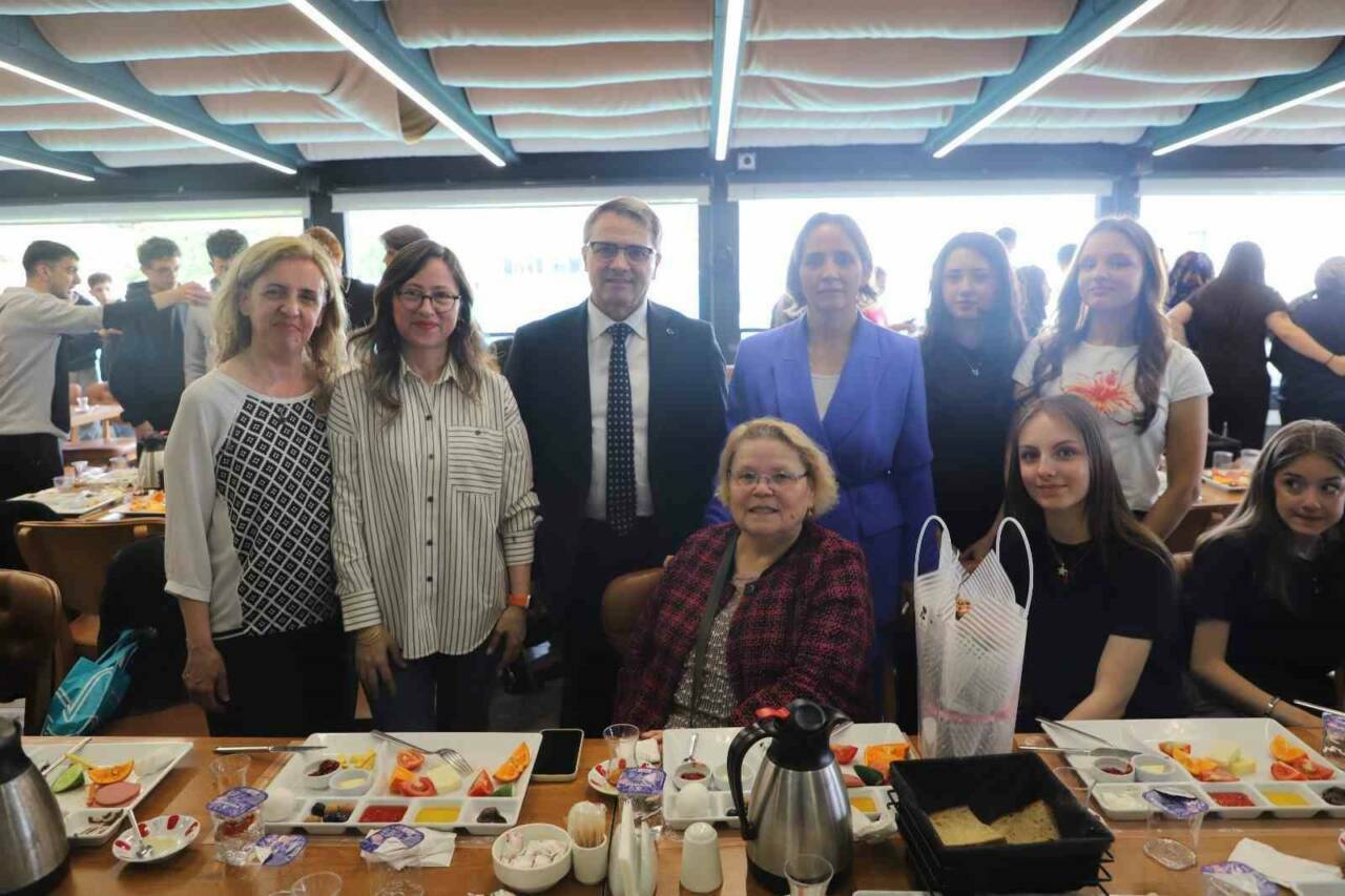 Bursa'da ‘Nesiller Buluşuyor’ projesi Anneler Günü programıyla taçlandı 1 bursada nesiller bulusuyor projesi anneler gunu programiyla taclandi 5f7ace4393f7