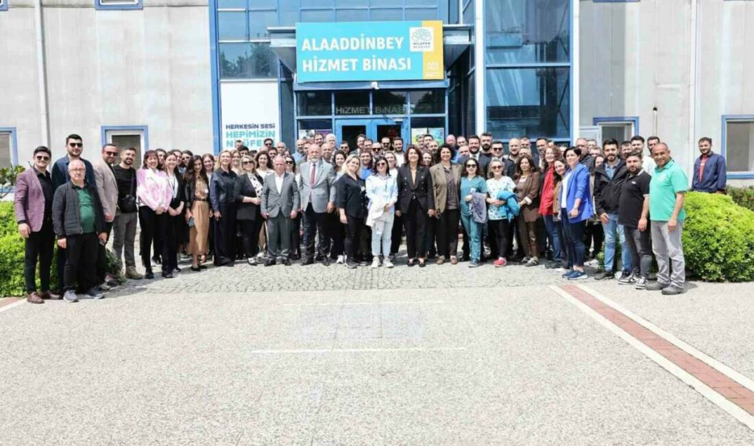 Bursa’da Nilüfer Belediyesi’nden geleneksel bayramlaşma Nilüfer Belediyesi personeli, Kurban Bayramı öncesinde düzenlenen bayramlaşma töreninde bir