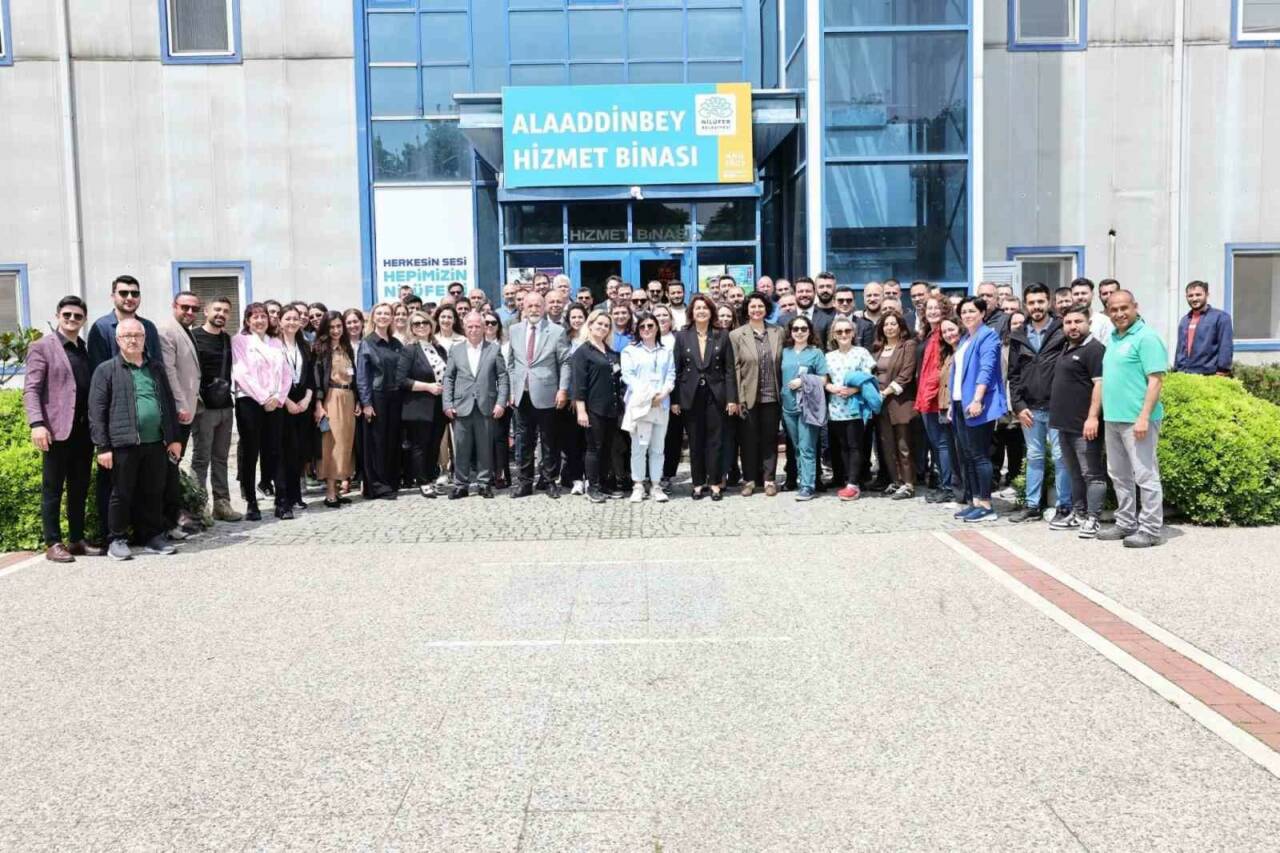 Bursa'da Nilüfer Belediyesi’nden geleneksel bayramlaşma 1 bursada nilufer belediyesinden geleneksel bayramlasma f6735aa98c9c