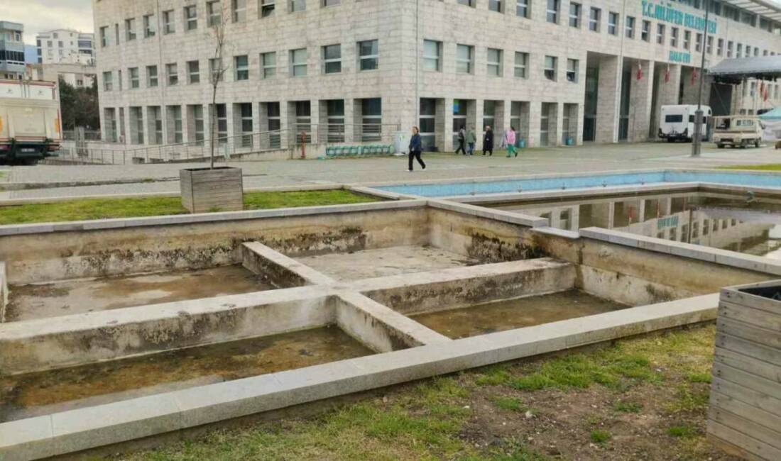 Bursa’da Nilüfer’in merkezindeki atıl alan bakın nasıl değerlendirilecek Nilüfer Belediyesi, uzun süredir kullanılmayan süs havuzlarını çiçek ve bitkilerle
