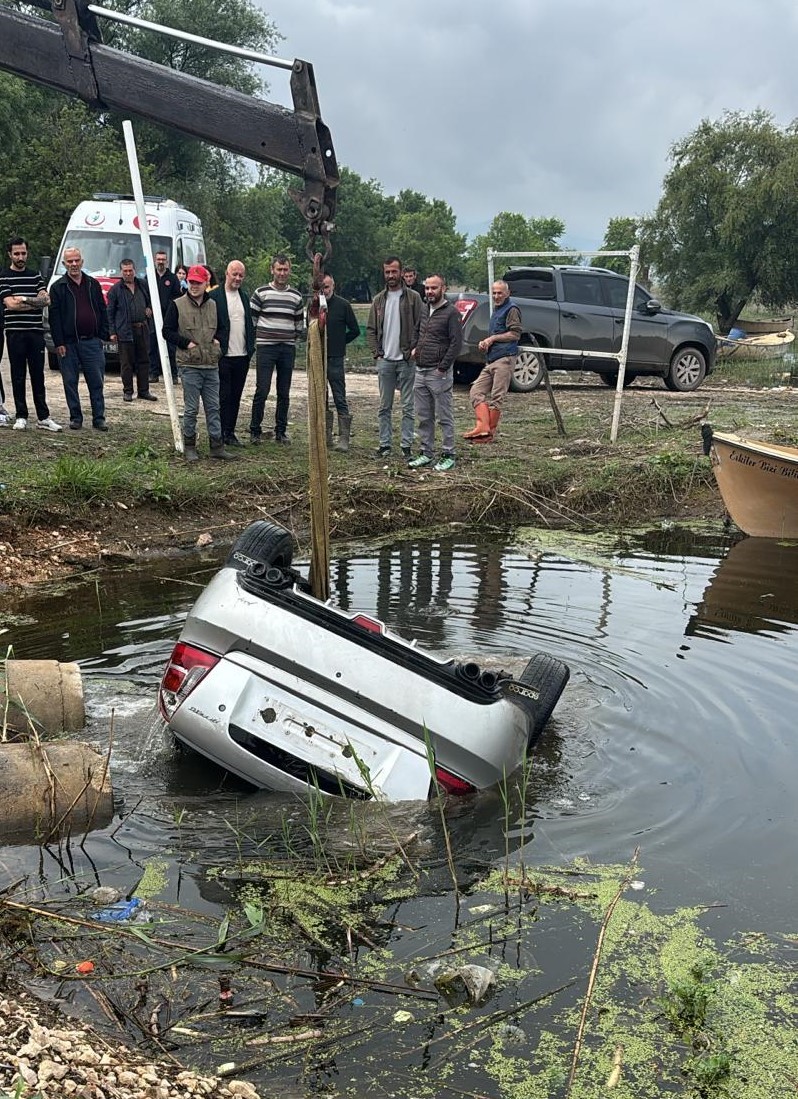 Bursa’da otomobil göle uçtu: AFAD sürücüyü ararken, bakın nereden çıktı... 6 bursada otomobil gole uctu afad surucuyu ararken bakin nereden cikti ba53c9722e71