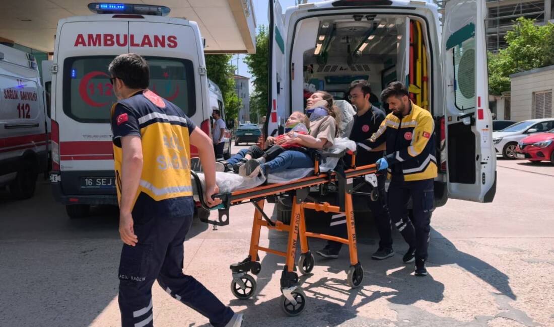Bursa’da otomobil takla attı: 1’i çocuk 5 yaralı Bursa'nın İnegöl ilçesinde, takla atan otomobildeki 1’i çocuk, 5 kişi