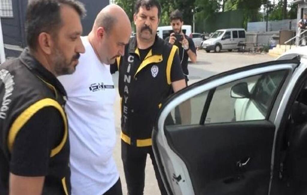 Bursa’da patronunun boğazını keserek öldürmüştü, cezası netleşti! Bursa'da patronu Mustafa Ekşi'yi (41) boğazını keserek öldürüp, çek, senet