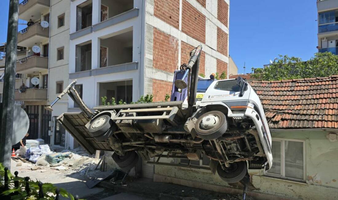Bursa’nın Mudanya ilçesinde 6 katlı binanın dış cephe sıvasını yapan