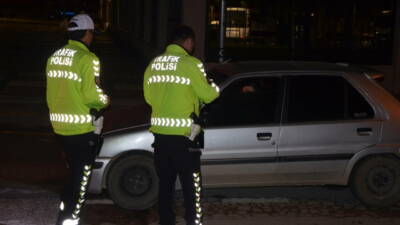 Bursa'nın İnegöl ilçesinde emniyet ekiplerince gerçekleştirilen kapsamlı trafik uygulamasında, kurallara
