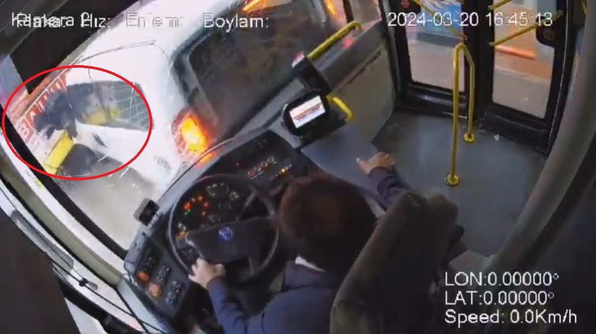 Bursa'da şok olay! Otobüs şoförü uykuya daldı, öğrenciye çarptı... 9 bursada sok olay otobus soforu uykuya daldi ogrenciye carpti 8bda36ab4ff2